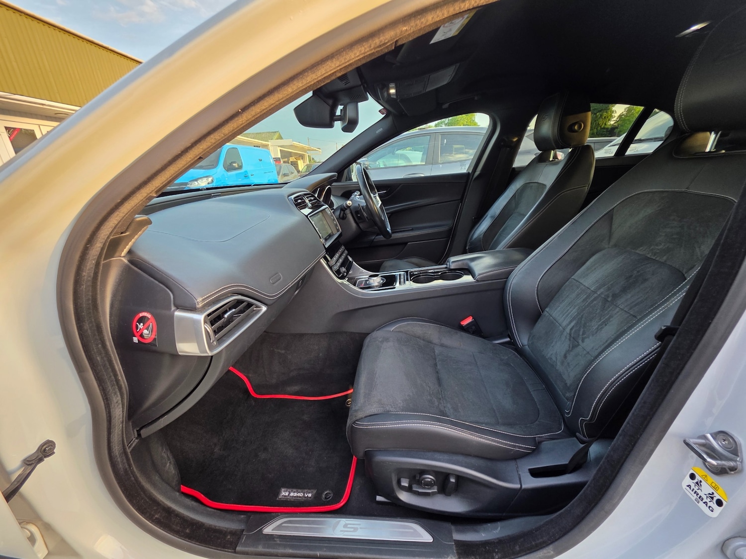 Used Jaguar XE 2015 for sale - 76407329: Photo 52