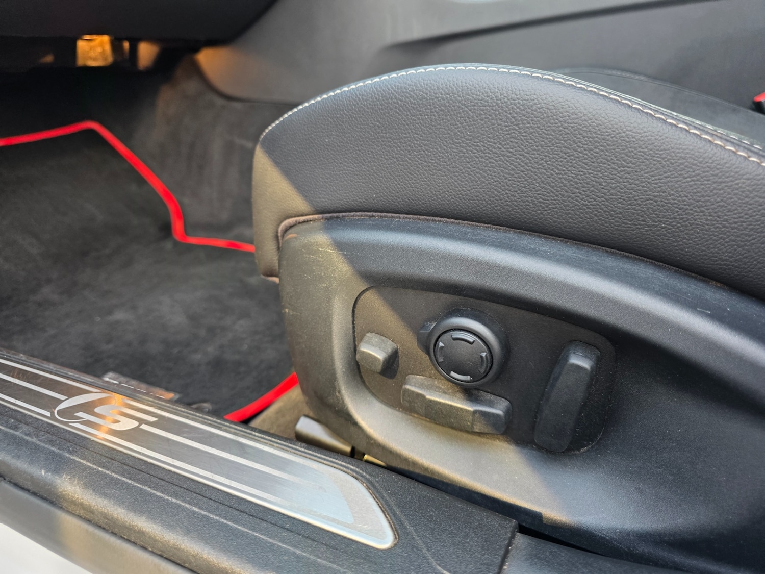 Used Jaguar XE 2015 for sale - 76407329: Photo 54