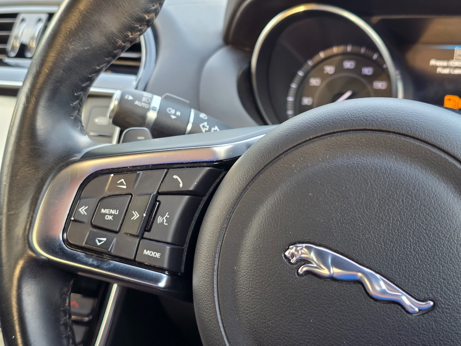 Used Jaguar XE 2015 for sale - 76407329: Photo 56