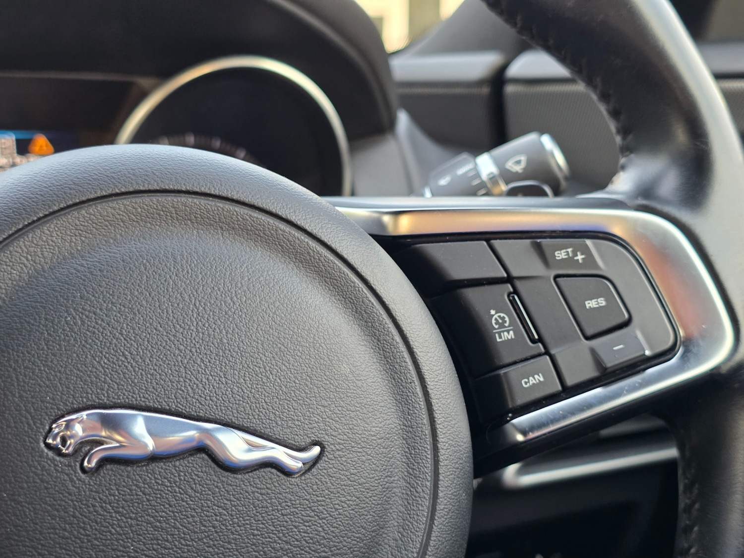 Used Jaguar XE 2015 for sale - 76407329: Photo 57