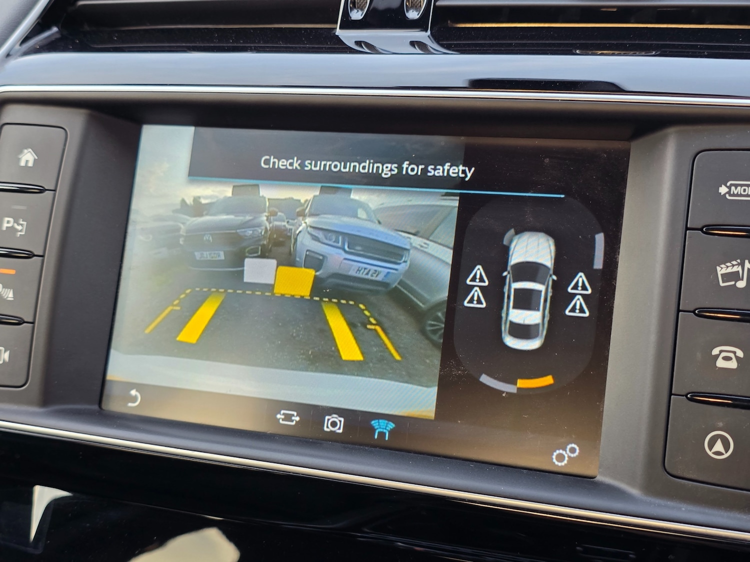 Used Jaguar XE 2015 for sale - 76407329: Photo 59