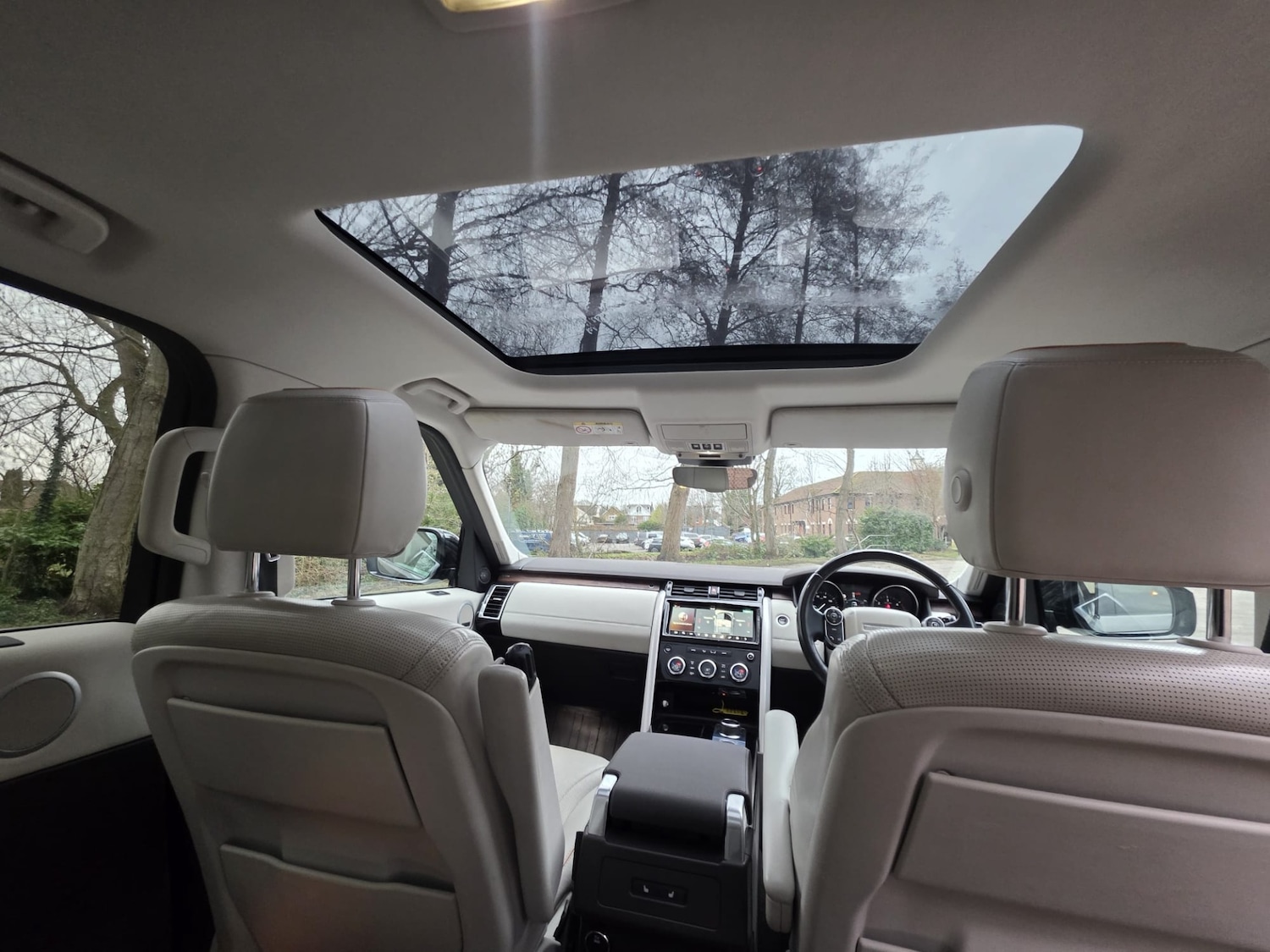 Used Land Rover Discovery 2017 for sale - 77432550: Photo 2