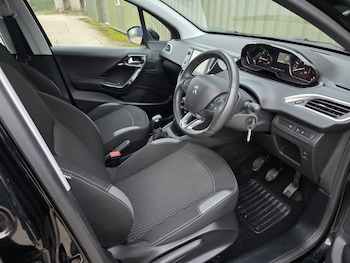 Used Peugeot 208 2015 for sale - 78381576: Photo
