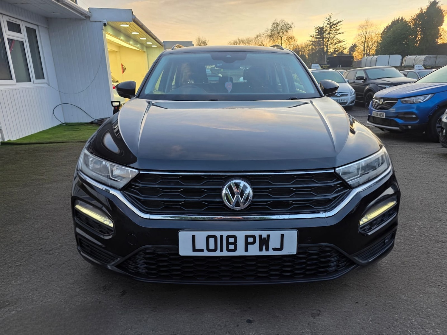 Used Volkswagen T-Roc 2018 for sale - 76935442: Photo 3