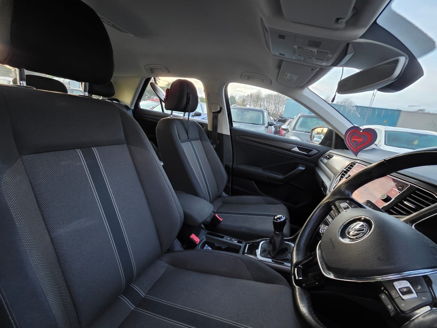 Used Volkswagen T-Roc 2018 for sale - 76935442: Photo 4