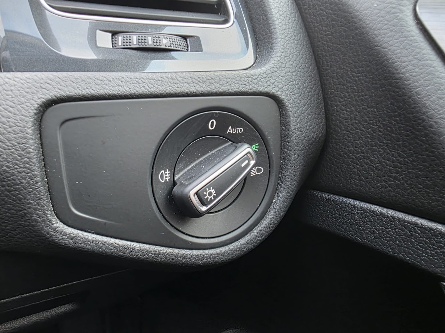 Used Volkswagen Golf 2018 for sale - 77055934: Photo 25