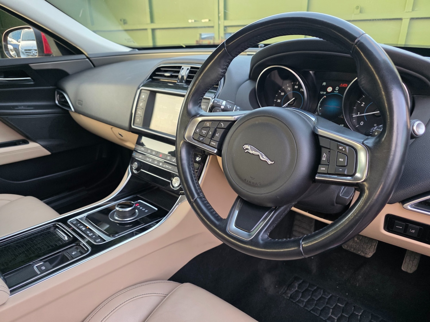 Used Jaguar XE 2018 for sale - 76402943: Photo 2