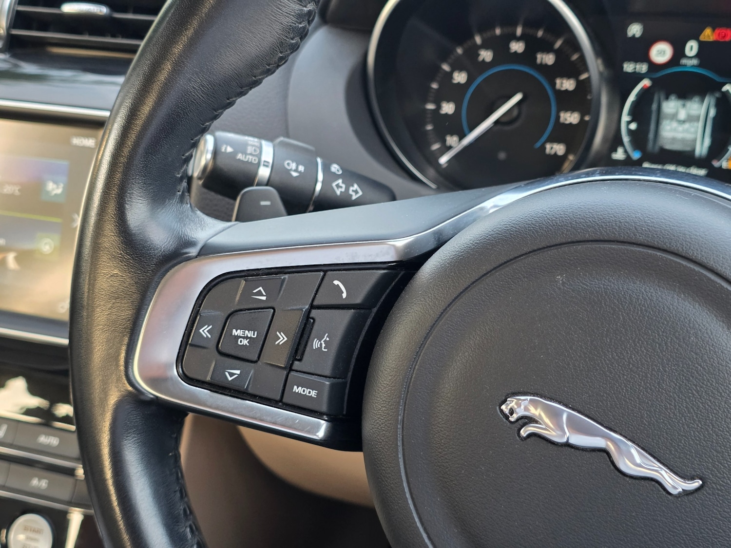 Used Jaguar XE 2018 for sale - 76402943: Photo 22