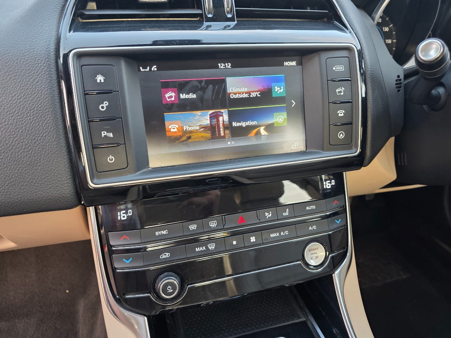 Used Jaguar XE 2018 for sale - 76402943: Photo 23