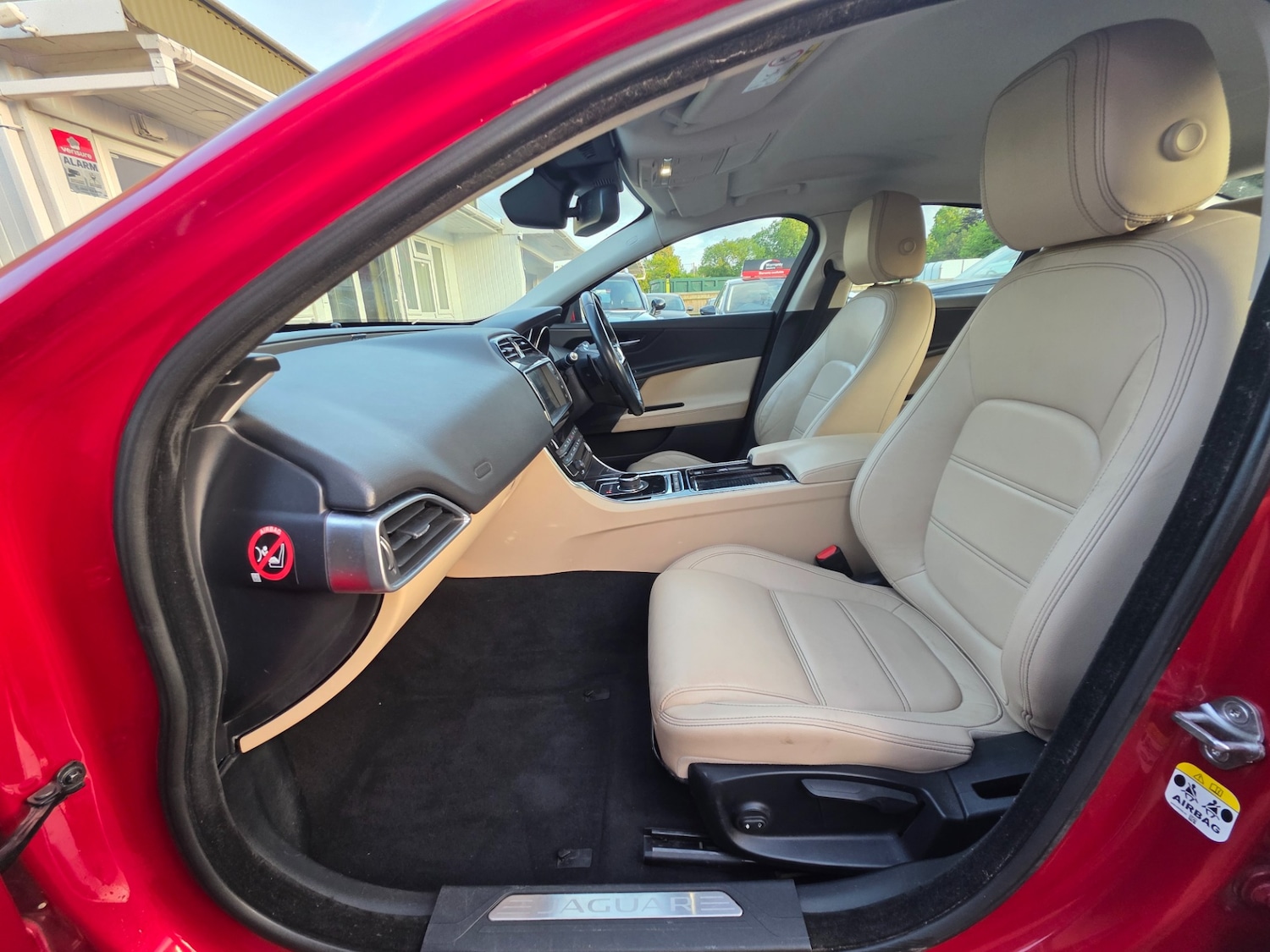 Used Jaguar XE 2018 for sale - 76402943: Photo 30