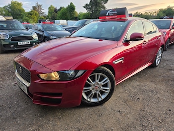 Used Jaguar XE 2018 for sale - 76402943: Photo