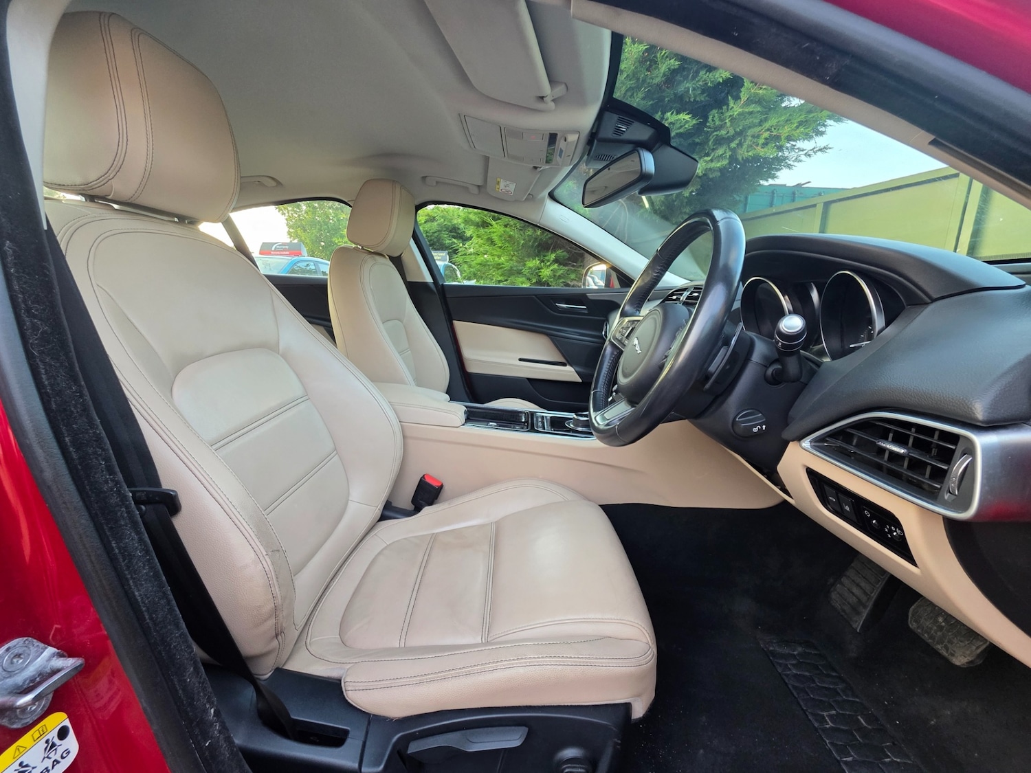 Used Jaguar XE 2018 for sale - 76402943: Photo 6