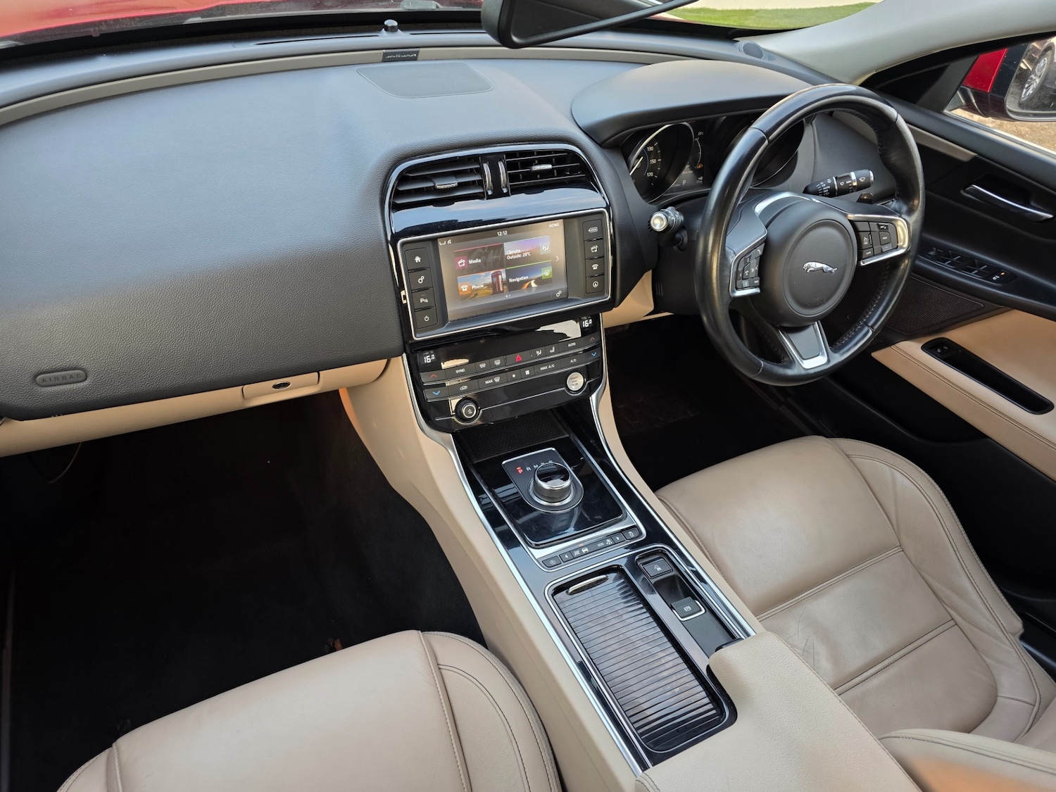 Used Jaguar XE 2018 for sale - 76402943: Photo 8