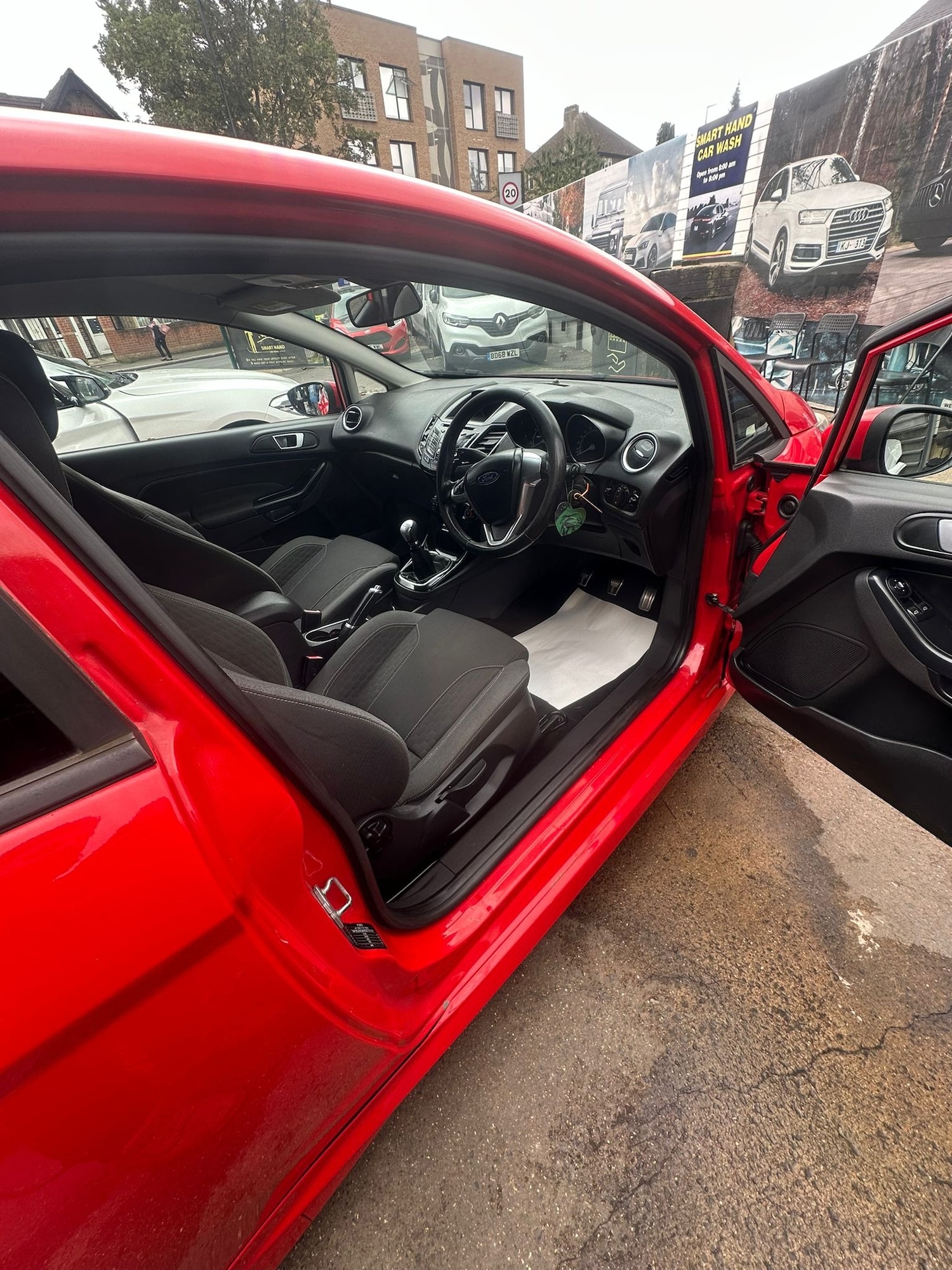 Used Ford Fiesta 2014 for sale - 76931120: Photo 3