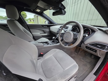 Used Jaguar XE 2017 for sale - 78769716: Photo