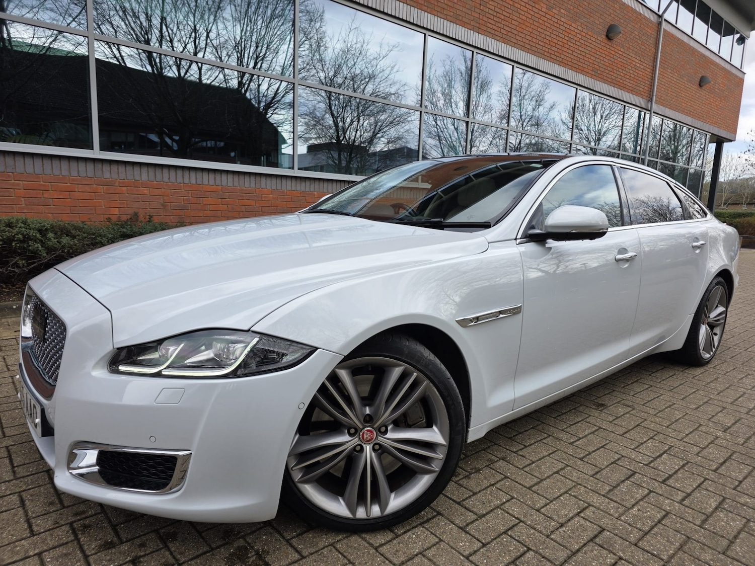 Used Jaguar XJ 2015 for sale - 77446422: Photo 3