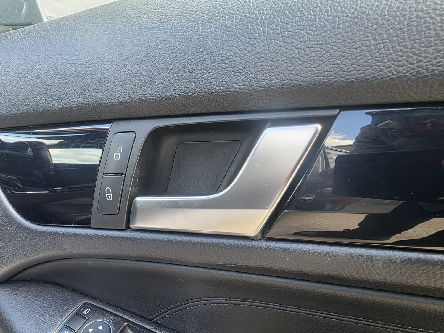 Used Mercedes-Benz C Class 2015 for sale - 78140529: Photo 27