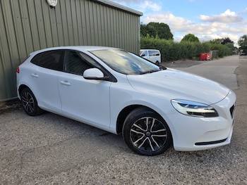 Used Volvo V40 2019 for sale - 79431308: Photo