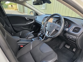 Used Volvo V40 2019 for sale - 79431308: Photo