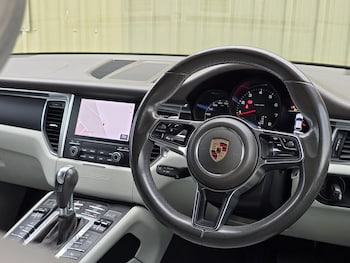 Used Porsche Macan 2016 for sale - 79552077: Photo