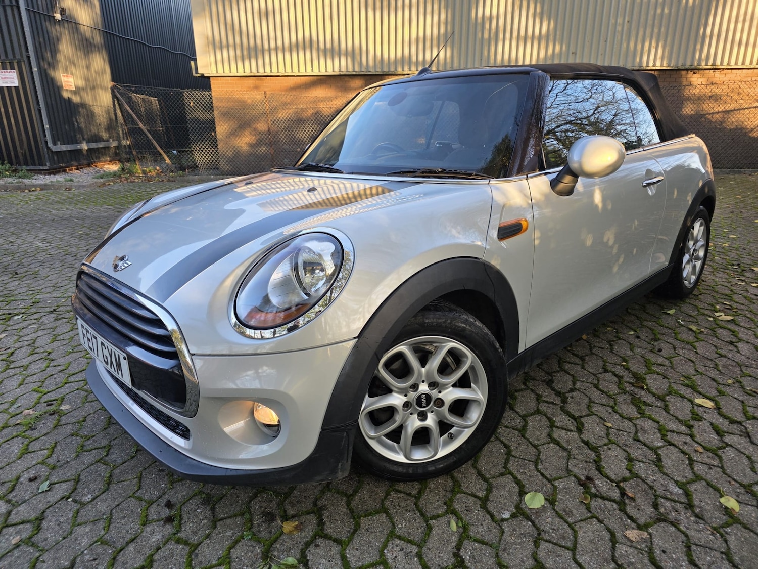 Used MINI Convertible 2017 for sale - 76750525: Photo 3