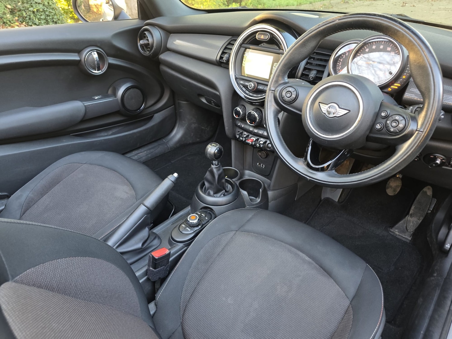 Used MINI Convertible 2017 for sale - 76750525: Photo 4