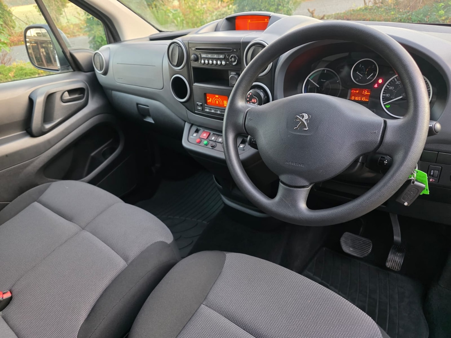 Used Peugeot Partner 2020 for sale - 76935452: Photo 2