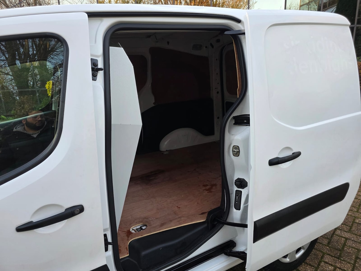 Used Peugeot Partner 2020 for sale - 76935452: Photo 25