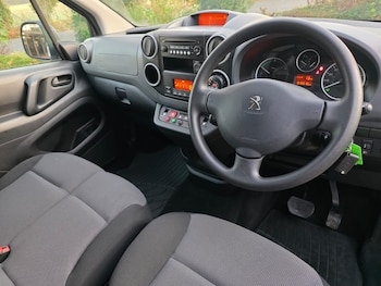 Used Peugeot Partner 2020 for sale - 76935452: Photo