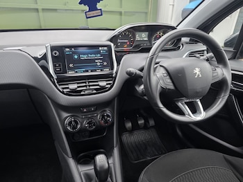 Used Peugeot 208 2017 for sale - 76576841: Photo