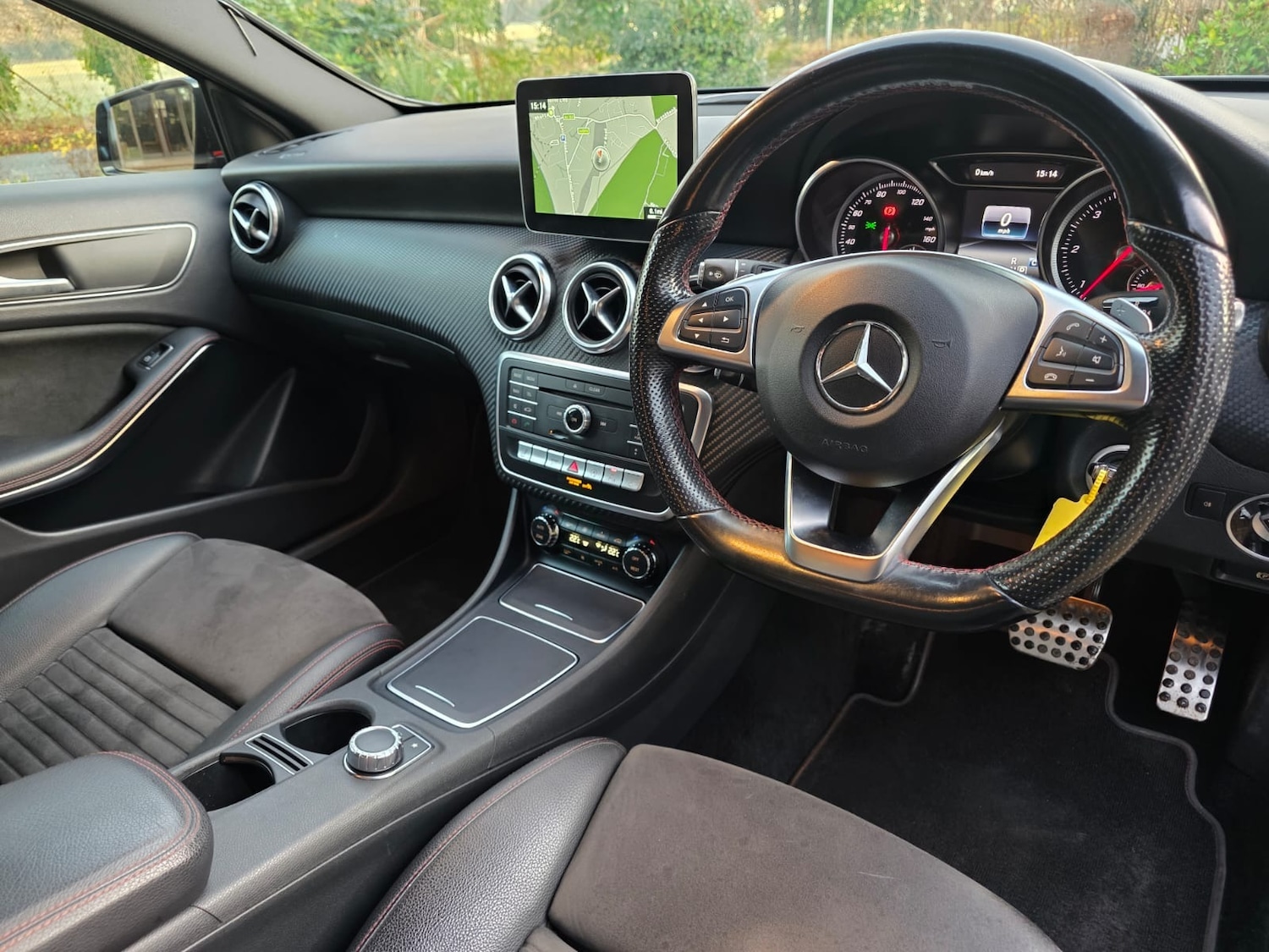 Used Mercedes-Benz A-Class 2016 for sale - 76935447: Photo 2