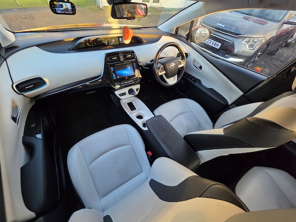 Used Toyota Prius 2017 for sale - 74018039: Photo 23