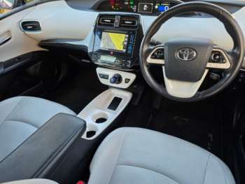 Used Toyota Prius 2017 for sale - 74018039: Photo