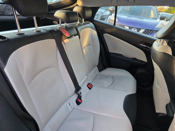 Used Toyota Prius 2017 for sale - 74018039: Photo 32