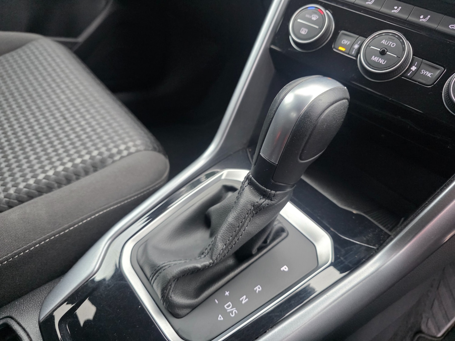 Used Volkswagen T-Roc 2021 for sale - 76405494: Photo 14