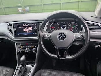 Used Volkswagen T-Roc 2021 for sale - 76405494: Photo