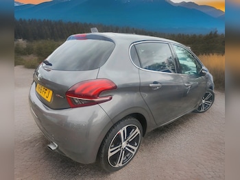 Used Peugeot 208 2018 for sale - 76425883: Photo