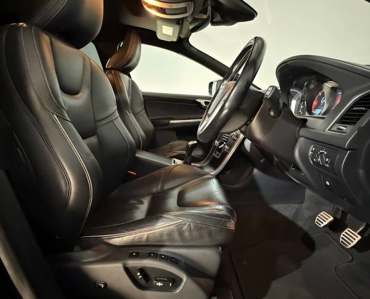 Used Volvo XC60 2015 for sale - 76671150: Photo 4