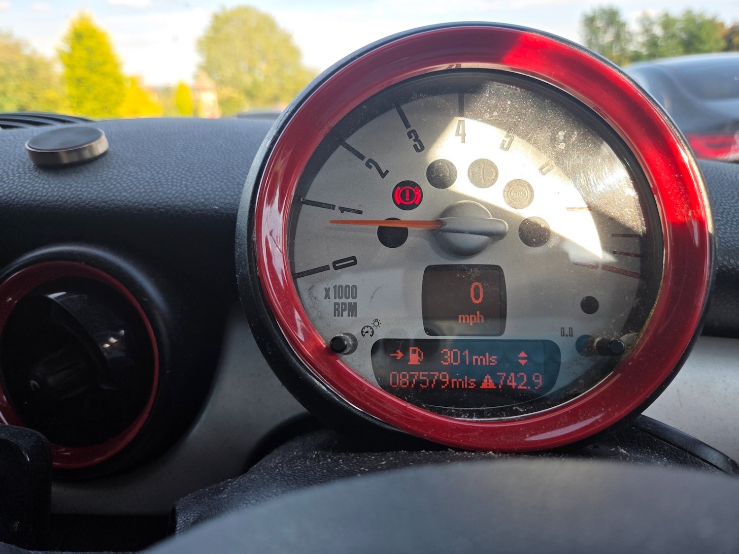 Used MINI Convertible 2011 for sale - 75684774: Photo 19