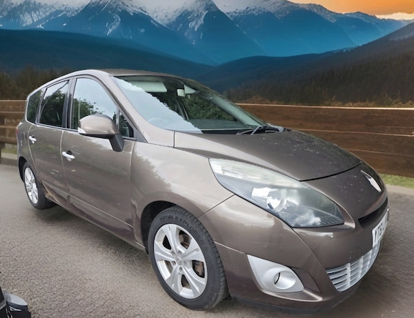 Used Renault Grand Scenic 2011 for sale - 75995831: Photo 2