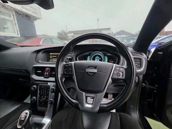 Used Volvo V40 2013 for sale - 76892209: Photo