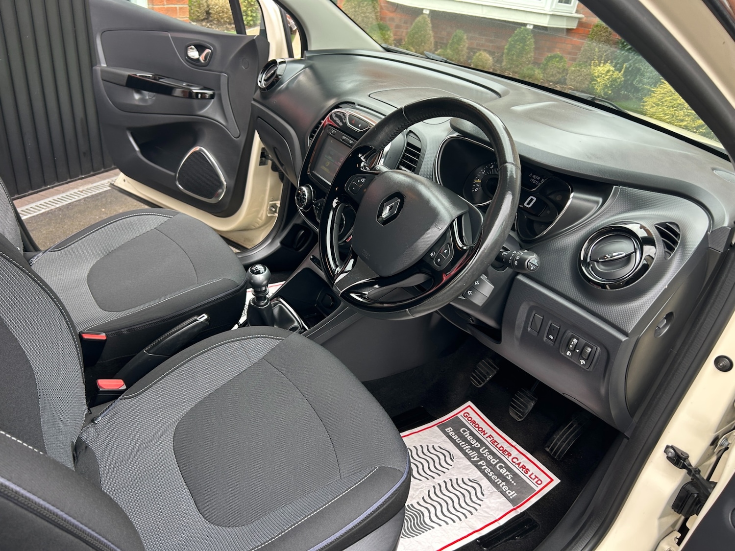 Used Renault Captur 2016 for sale - 76304593: Photo 2