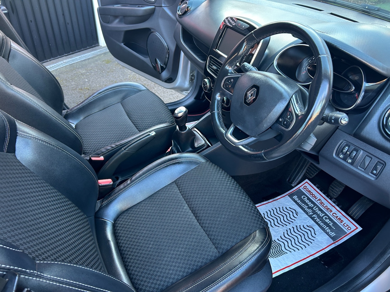 Used Renault Clio 2018 for sale - 77834770: Photo 2