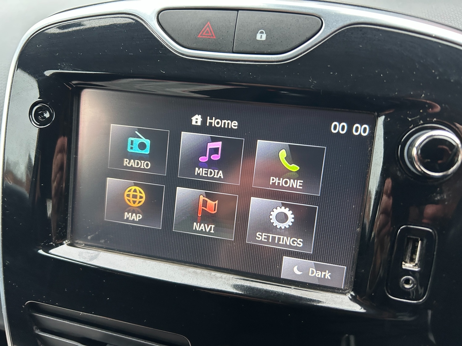 Used Renault Clio 2015 for sale - 77595497: Photo 10