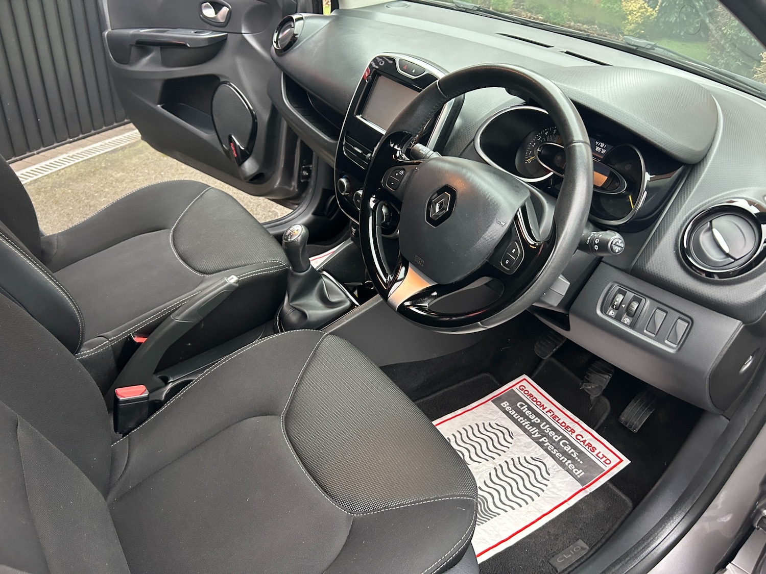 Used Renault Clio 2015 for sale - 77595497: Photo 2