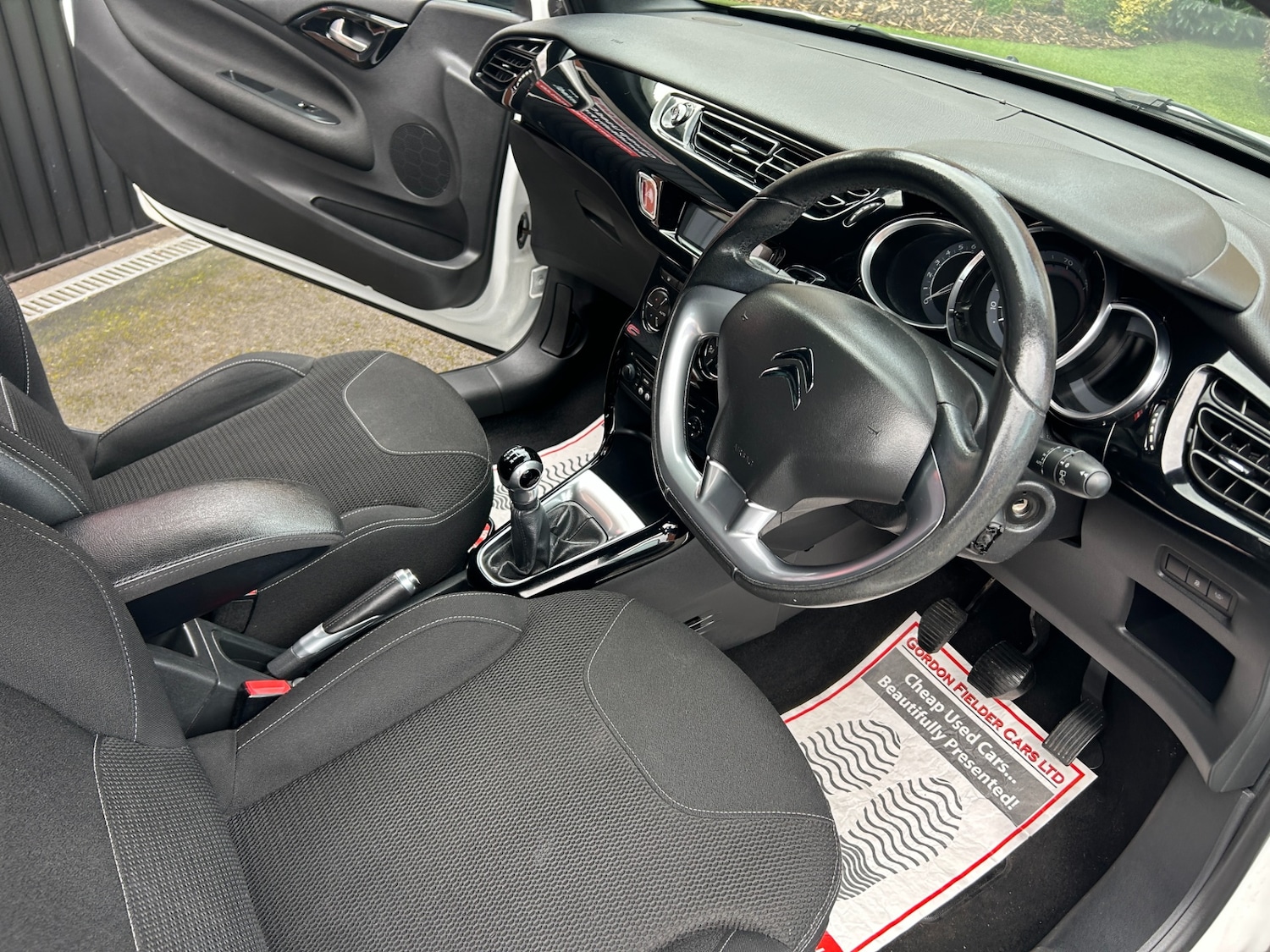 Used Citroen DS3 2015 for sale - 77640781: Photo 2
