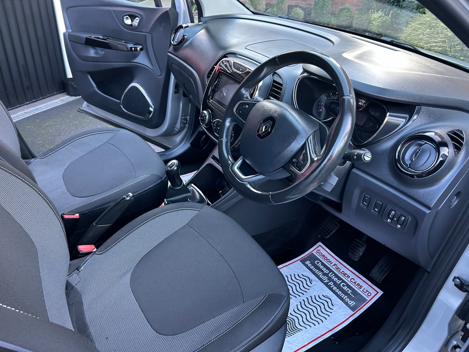 Used Renault Captur 2016 for sale - 76570849: Photo 2