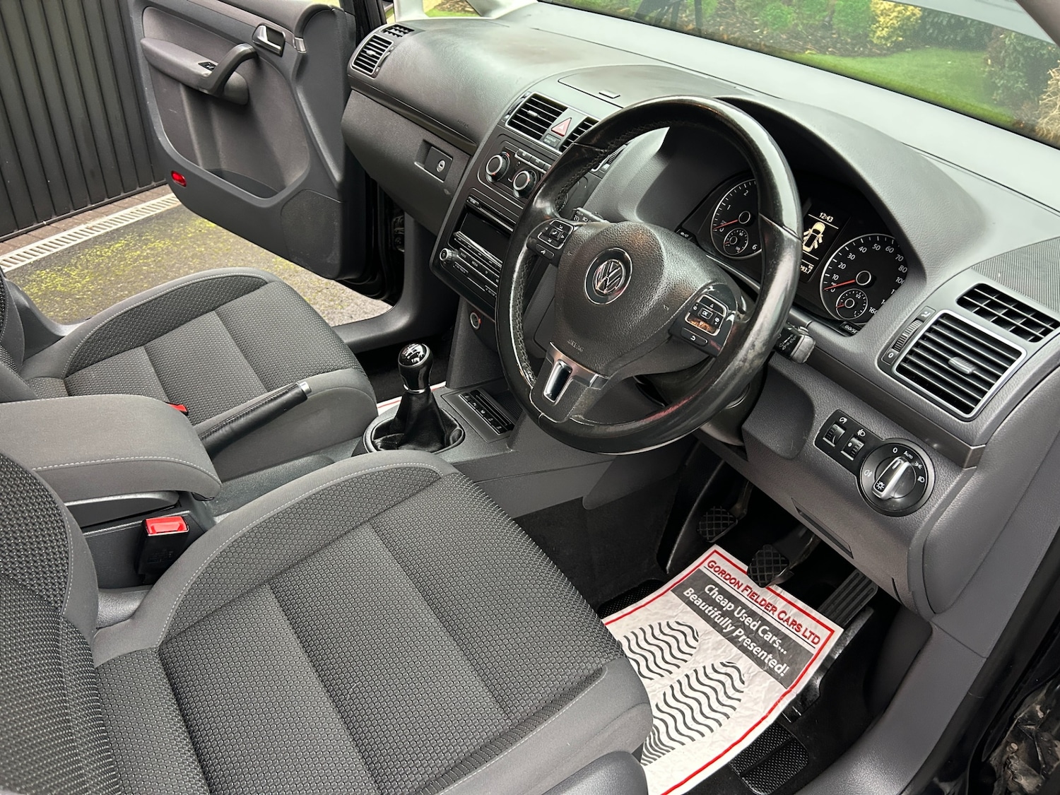 Used Volkswagen Touran 2014 for sale - 77140444: Photo 2