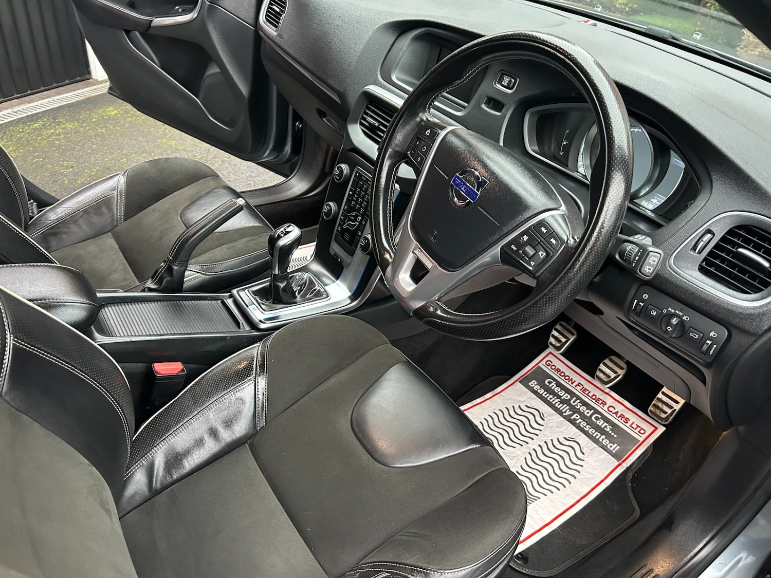 Used Volvo V40 2015 for sale - 77140571: Photo 2