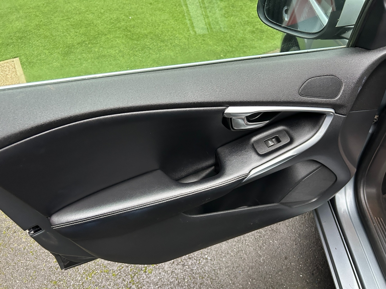 Used Volvo V40 2015 for sale - 77140571: Photo 6